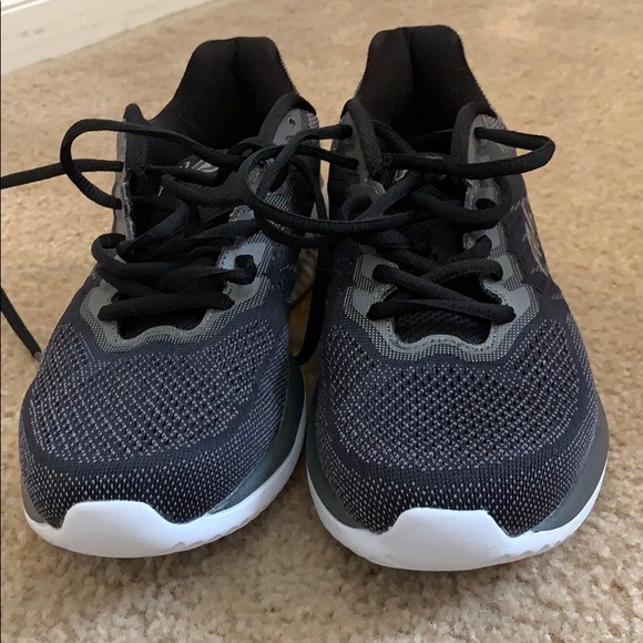 Memory foam fila shoes - Picture 3 of 3